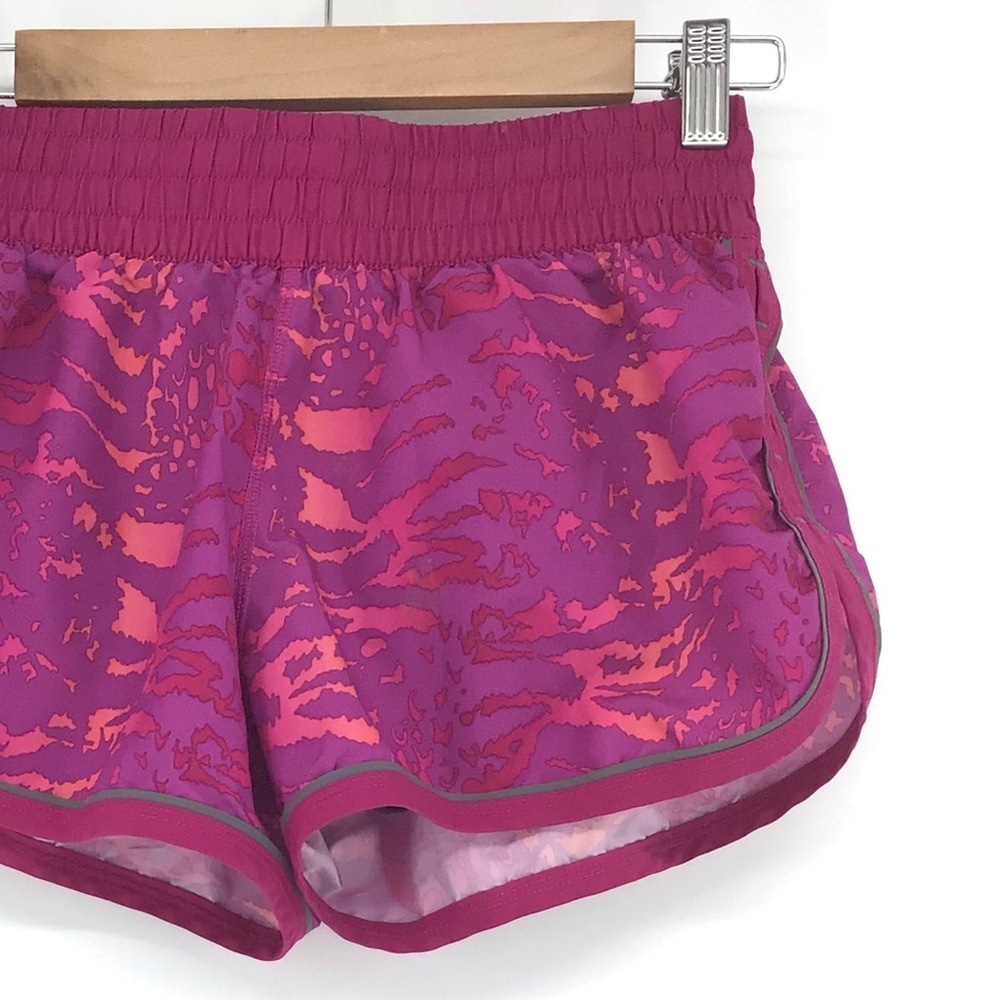 Under Armour Metallic Semi Fitted Heatgear Shorts - Picture 2 of 6